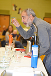 Felipe Menanteau teaches the youngsters at Cena y Ciencias about heat and temperature.