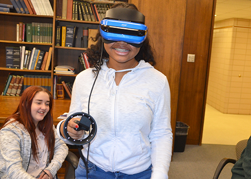 A Franklin eighth grader experiences virtual realit