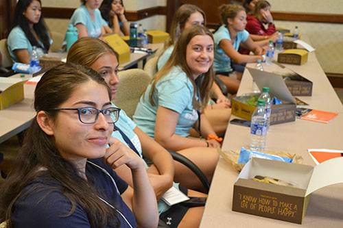 Mechanical Science and Engineering freshmen enjoy their box lunches while asking questions of the panel of staff and professors.
