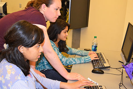 Brianna Ifft works with ChicTech participants during the retreat.