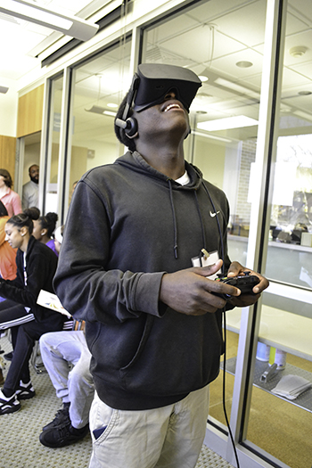 A UHS student experiences virtual reality at DNA & Health Day.