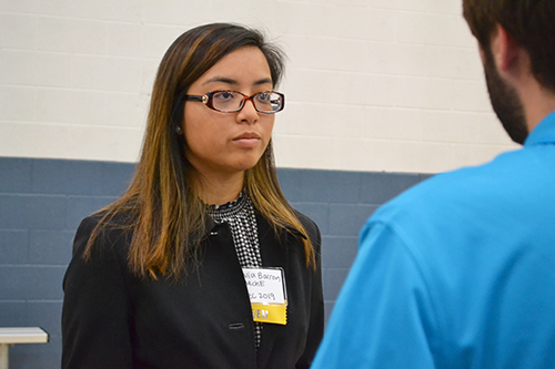 MechSE junior Olivia Barron chats with a recruiter rom Woodward.