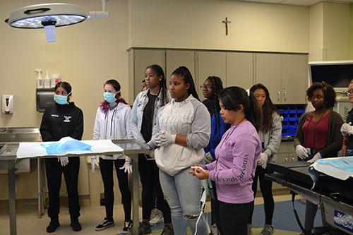 BioE GAMES high school students during a tour of the JUMP center in Peoria.