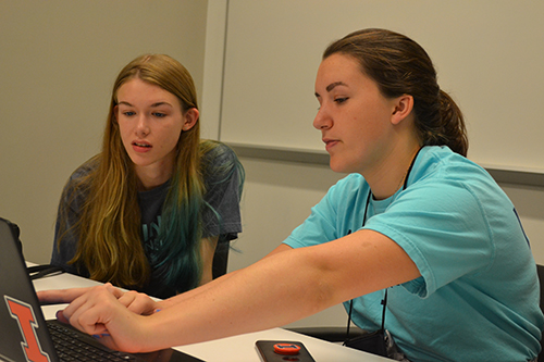A Nuclear, Plasma, and Radiological Engineering (NPRE) mentor (right) explains some information about their major to an NPRE freshman.