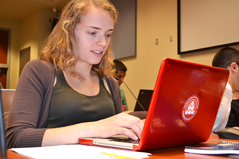 2014 Blue Waters intern works on parallel coding during one of the training sessions.