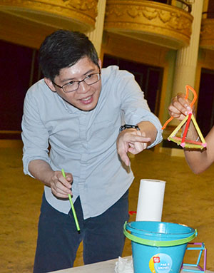 echSE Assistant Professor Jie Feng teaches kids at the Orpheum about bubble dynamics.