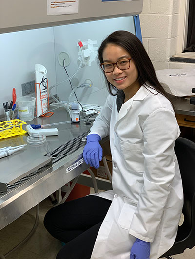 Bioengineering senior Joy Chen conducting research in cancer researcher Erik Nelson's lab. (Image courtesy of Joy Chen.) 