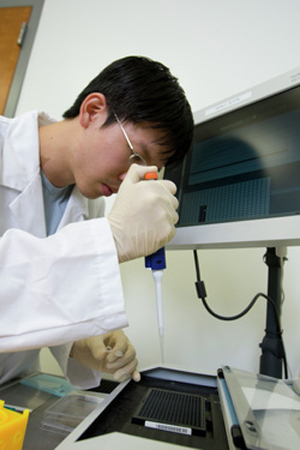 Student working at Micro and Nanotechnology Laboratory  