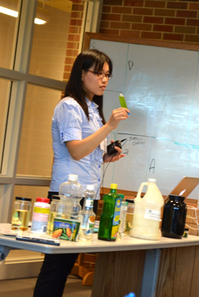 iRISE graduate student presents her lesson on algae during the summer workshop.
