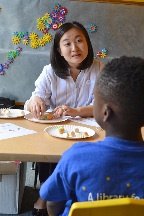 Lili Cai explains how to a child how to understand the difference in structures for different materials.